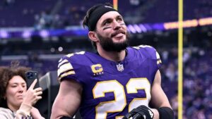 Cầu thủ Harrison Smith và C.J. Ham sắp giã từ sự nghiệp thi đấu