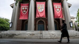 Sinh viên Harvard tiết lộ sự thiên vị chính trị trong trường