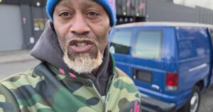 Kẻ trộm đánh cắp xe tải của 'Pike Street Drummer', mất trống và tương ớt 32 Kẻ trộm đánh cắp xe tải của ‘Pike Street Drummer’, mất trống và tương ớt