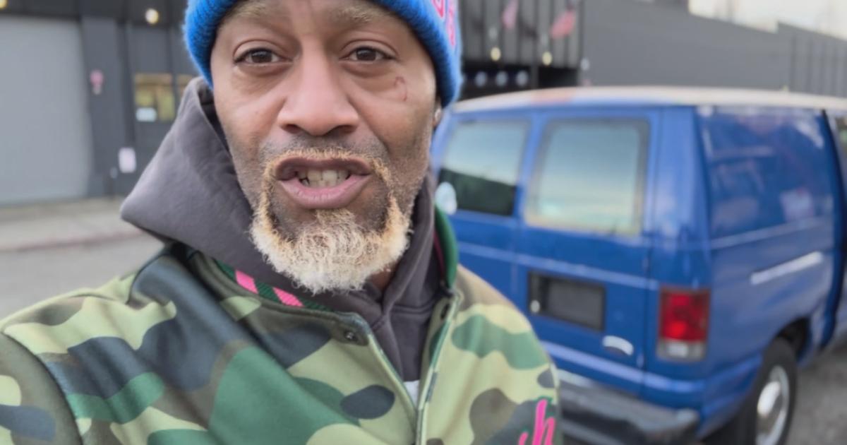 Kẻ trộm đánh cắp xe tải của 'Pike Street Drummer', mất trống và tương ớt 1 hot sauce pic