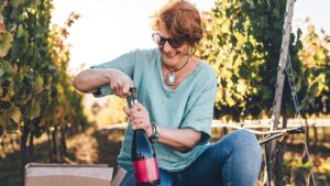 Mở chai rượu vang đã lâu, còn dùng được không?