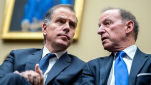 Don Lemon Thuê Luật Sư Của Hunter Biden Để Chống Lại Các Buộc Tội Từ Bộ Tư Pháp Trump