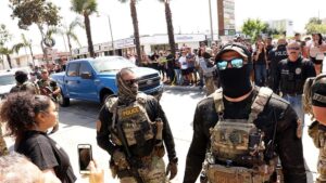 Bộ Tư pháp 'đá xoáy' Thượng nghị sĩ California về lệnh cấm đeo khẩu trang của ICE 27 Bộ Tư pháp ‘đá xoáy’ Thượng nghị sĩ California về lệnh cấm đeo khẩu trang của ICE