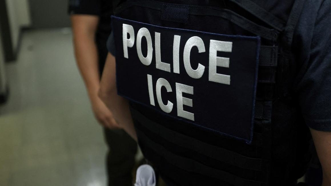 Bộ An ninh Nội địa tố cáo khách sạn hủy đặt phòng của nhân viên di trú 1 ice gty er