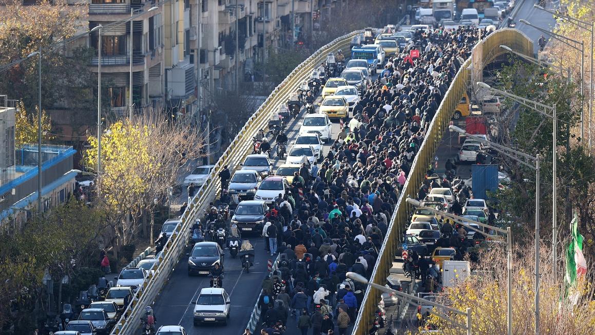 Iran: Biểu tình lan rộng, chính quyền đàn áp, cắt Internet