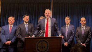 Cựu công tố viên liên bang tiết lộ vụ bê bối gian lận 250 triệu USD 28 Cựu công tố viên liên bang tiết lộ vụ bê bối gian lận 250 triệu USD