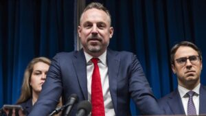 Vụ xả súng ở Minneapolis: Bộ Tư Pháp Mỹ bị chỉ trích, Tổng Thống Donald Trump đe dọa công dân 33 Vụ xả súng ở Minneapolis: Bộ Tư Pháp Mỹ bị chỉ trích, Tổng Thống Donald Trump đe dọa công dân