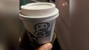 Nhân viên Starbucks vẽ hình heo lên ly cà phê của một cảnh sát