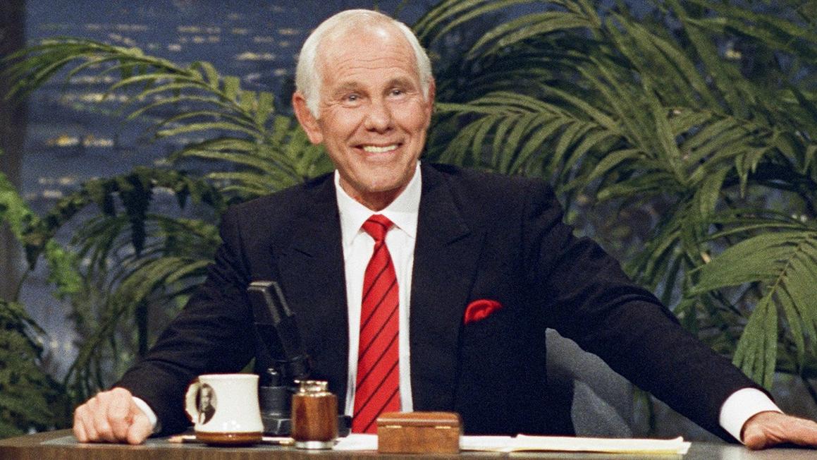 johnny carson behind desk