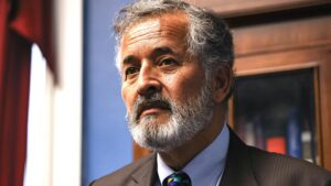 Dân Biểu Dân Chủ Kêu Gọi Cắt Giảm Ngân Sách ICE