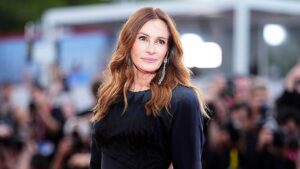 Julia Roberts từng từ chối vai diễn 'ngu ngốc' trong phim 'Notting Hill' 17 Julia Roberts từng từ chối vai diễn ‘ngu ngốc’ trong phim ‘Notting Hill’
