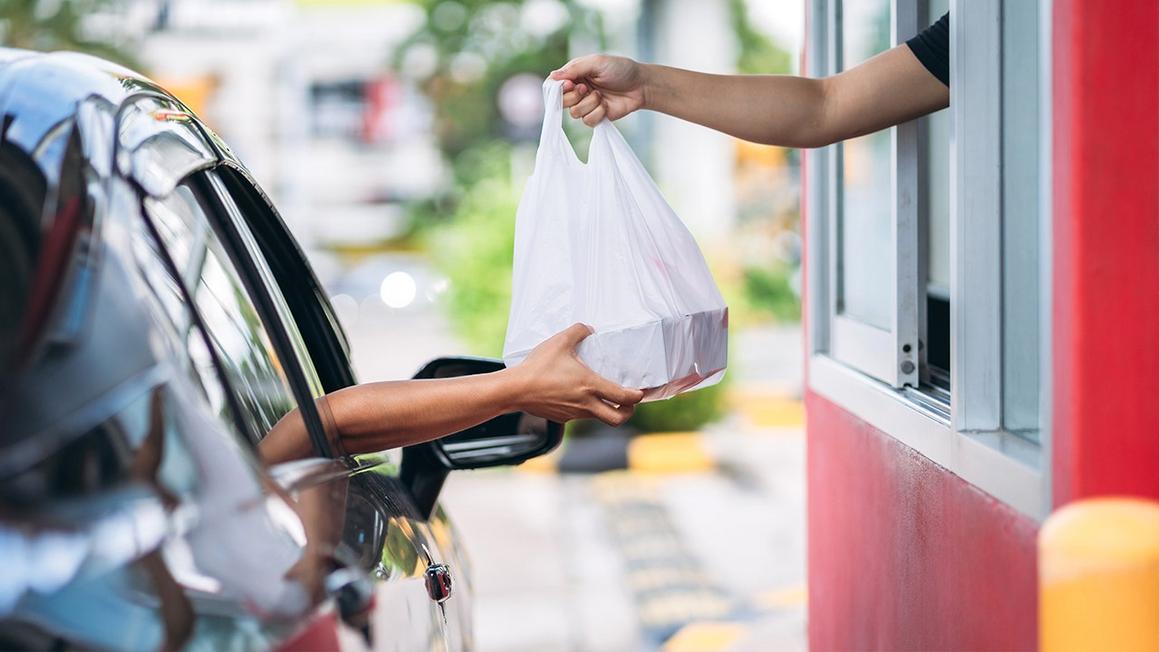 Nhân viên quán ăn nhanh bị đe dọa giết vì tranh cãi về hoàn tiền 1 kansas city mo fast food fight pauls drive in 2