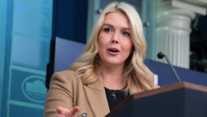 Bà Leavitt chỉ trích các Thẩm phán Tối cao Pháp viện về vấn đề thể thao nữ