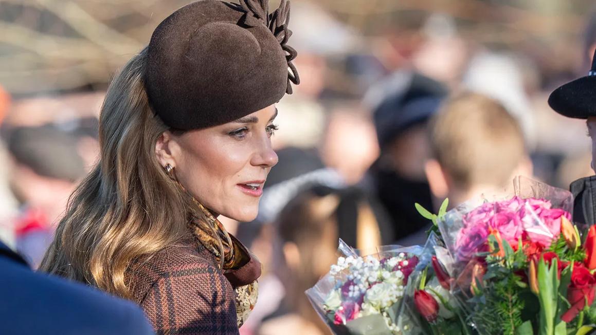 kate middleton wearing brown hat