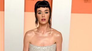 Katy Perry và Justin Trudeau trong những bức ảnh thân mật ngày nghỉ