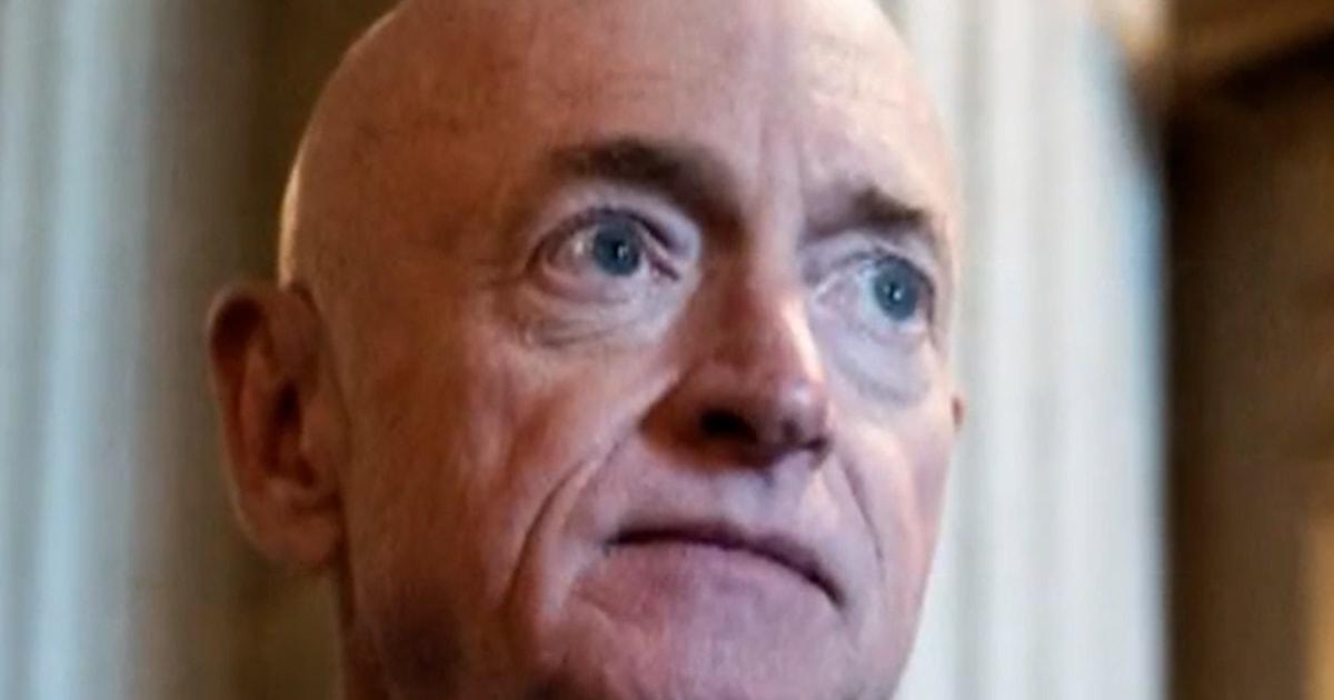 Ngũ Giác Đài muốn giáng chức Thượng nghị sĩ Mark Kelly 1 kelly thumb bn11j8