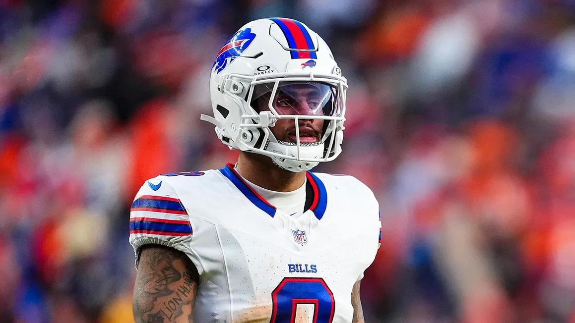 Ông chủ Buffalo Bills chỉ trích cầu thủ Keon Coleman trong cuộc họp báo 1 keon coleman looks on broncos bills