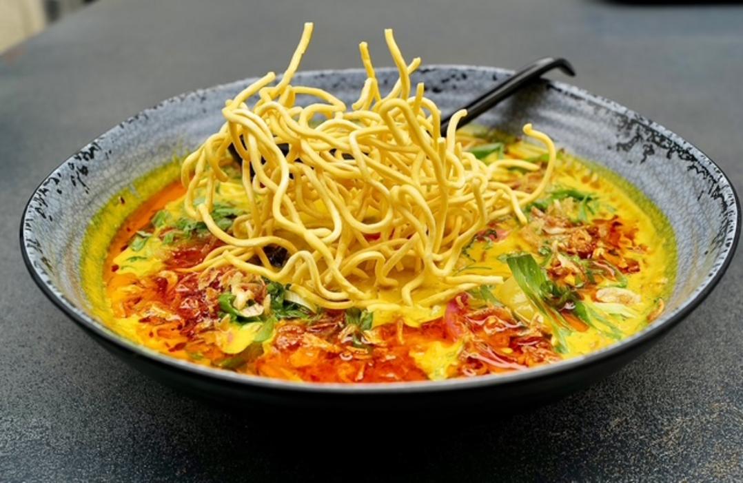 khao soi yellow chicken curry travelers cart