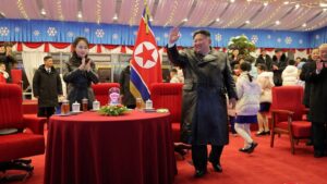Kim Jong Un cùng con gái xuất hiện trước công chúng, làm dấy lên đồn đoán về người kế vị