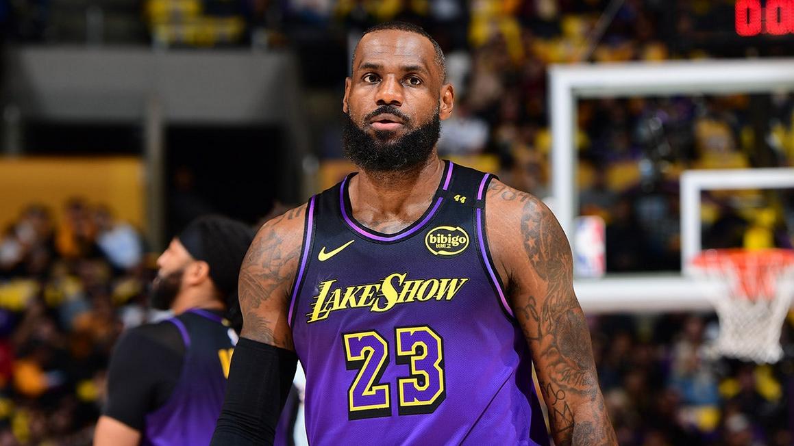 LeBron James Bỏ Ngoài Tai Tin Đồn Căng Thẳng Với Chủ Sở Hữu Lakers 1 lakers lebron james