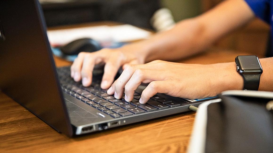 laptop chatgpt photo 1