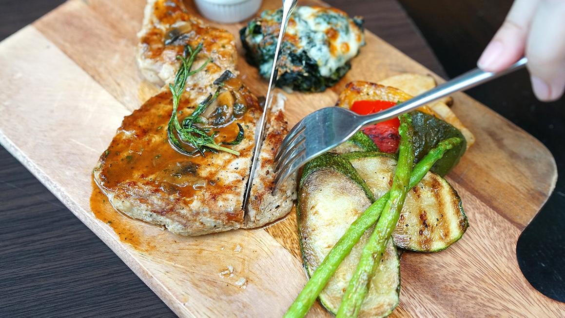 Thịt heo nạc có lợi cho người lớn tuổi theo nghiên cứu mới 1 lean pork study older adults health benefits food drink 3