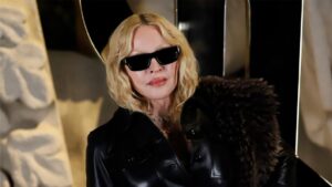 Madonna bày tỏ ‘tôi đứng về phía Iran’ khi người biểu tình đối mặt với đàn áp dã man