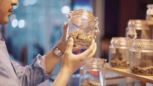 Tình trạng sử dụng cần sa gia tăng trong tháng Giêng, các chuyên gia cảnh báo về những nguy cơ sức khỏe nghiêm trọng