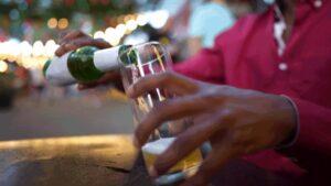 Bác sĩ tiết lộ về tác động sức khỏe sau 30 ngày không dùng rượu