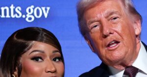Tổng Thống Donald Trump đưa Nicki Minaj lên sân khấu tại D.C. 18 Tổng Thống Donald Trump đưa Nicki Minaj lên sân khấu tại D.C.