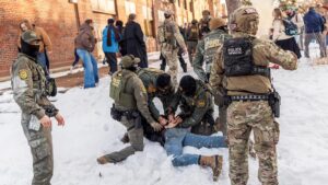 Trường học tại Minnesota đóng cửa, công đoàn giáo viên yêu cầu ICE rời khỏi thành phố 34 Trường học tại Minnesota đóng cửa, công đoàn giáo viên yêu cầu ICE rời khỏi thành phố