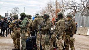 Kỹ sư phần mềm ở Minneapolis bị nhầm là đặc vụ ICE, bị tấn công