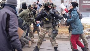 Cựu Cảnh sát trưởng New York Cảnh báo về Tình trạng Hỗn loạn trên Đường phố Minneapolis