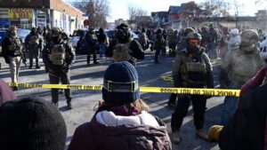 Cập nhật trực tiếp vụ xả súng ở Minneapolis: Đặc vụ liên bang liên quan, Thống đốc Walz lên tiếng