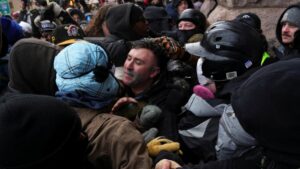 Biểu tình căng thẳng ở Minneapolis sau vụ nổ súng liên quan đến ICE