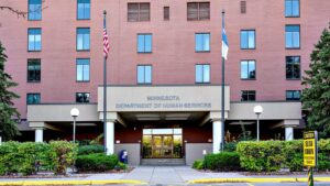 Cựu nhân viên Bộ Dịch vụ Nhân sinh Minnesota tố cáo gian lận nghiêm trọng