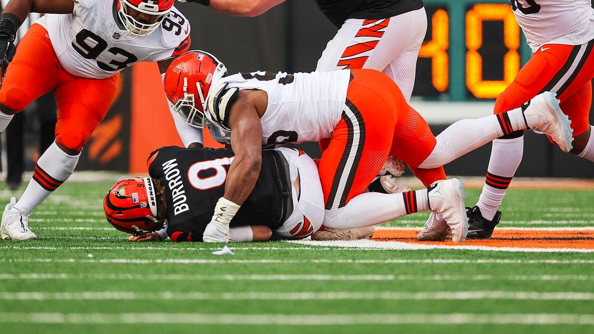 Myles Garrett phá kỷ lục về số lần bắt đối phương trong một mùa giải NFL 1 myles garrett 1426
