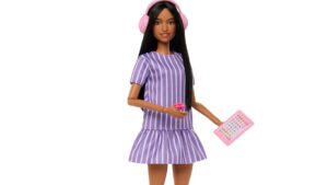 Búp bê Barbie mắc chứng tự kỷ ra mắt với tai nghe khử ồn, đồ chơi fidget và máy tính bảng