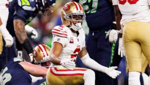 Cầu thủ 49ers húc đầu đối thủ trong trận thua đậm ở vòng play-off
