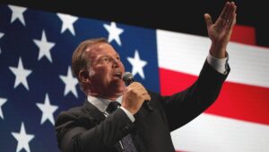 Cầu thủ hát quốc ca gây sốt trước trận đấu NFL