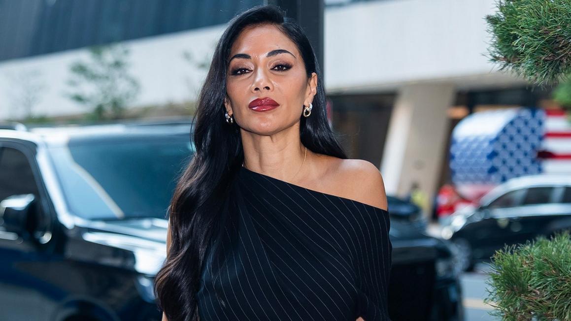 nicole scherzinger black dress