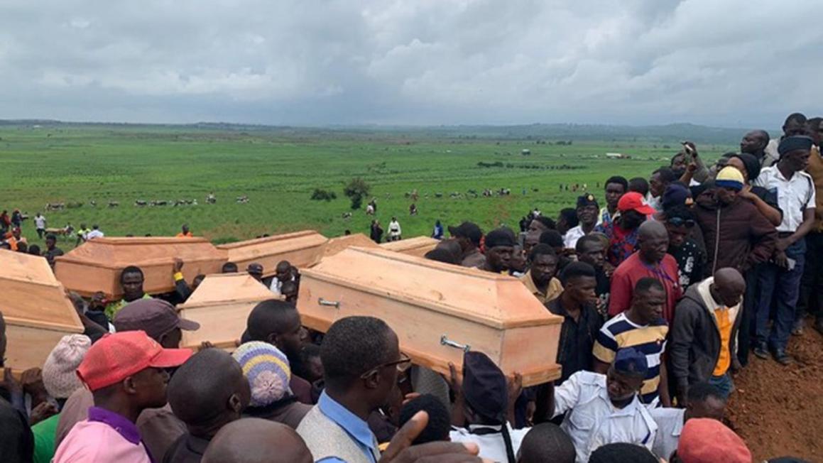Nghị Sĩ Mỹ Kêu Gọi Hành Động về Bạo Lực nhằm vào Người Thiên Chúa Giáo ở Nigeria 1 nigeria funeral of the victims bindi plateau state 25 july 2025 f csi