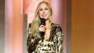 Nikki Glaser tiết lộ ngôi sao Hollywood 'không được phép' đùa cợt 2 Nikki Glaser tiết lộ ngôi sao Hollywood ‘không được phép’ đùa cợt