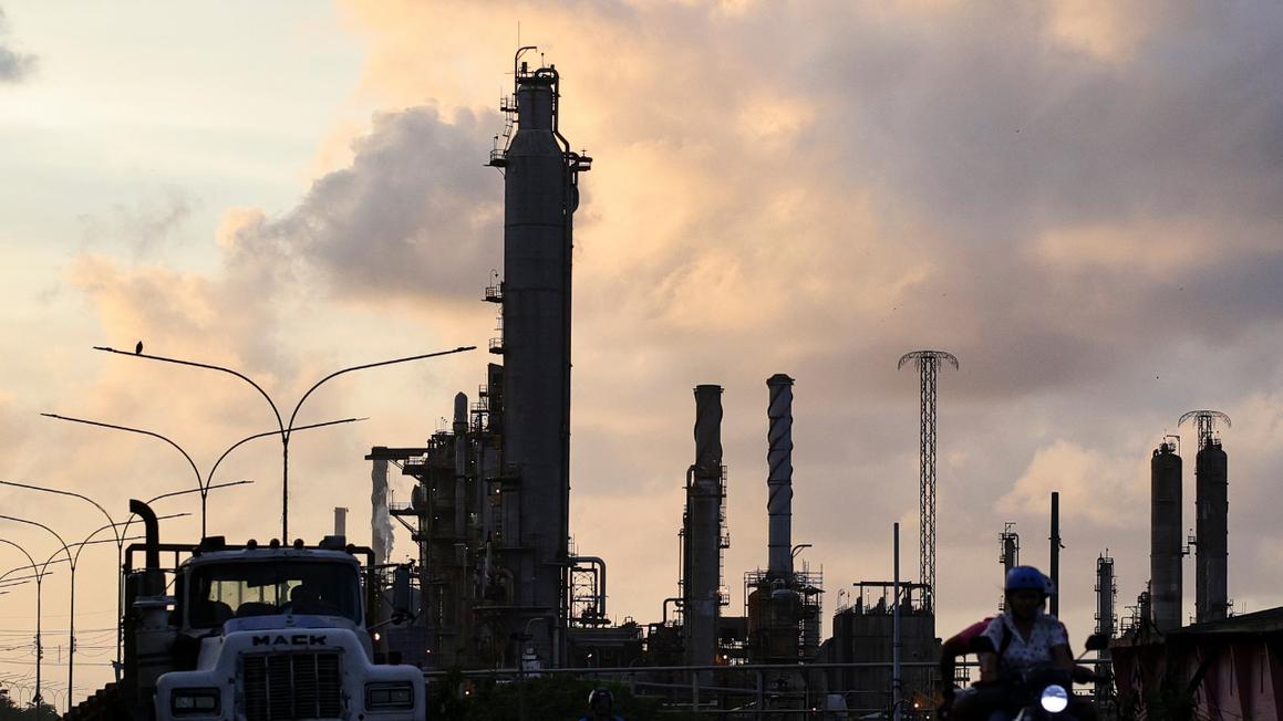 oil venezuela refinery stacks