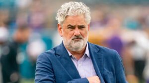 Bình luận viên đội Vikings xin lỗi vì phát ngôn nhạy cảm về người biểu tình 11 Bình luận viên đội Vikings xin lỗi vì phát ngôn nhạy cảm về người biểu tình