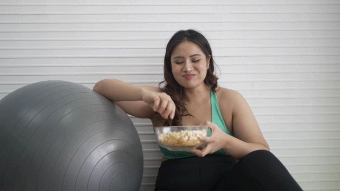 Bắp rang bơ: Món ăn vặt giá rẻ tốt cho sức khỏe sau khi tập luyện 1 popcorn after workout