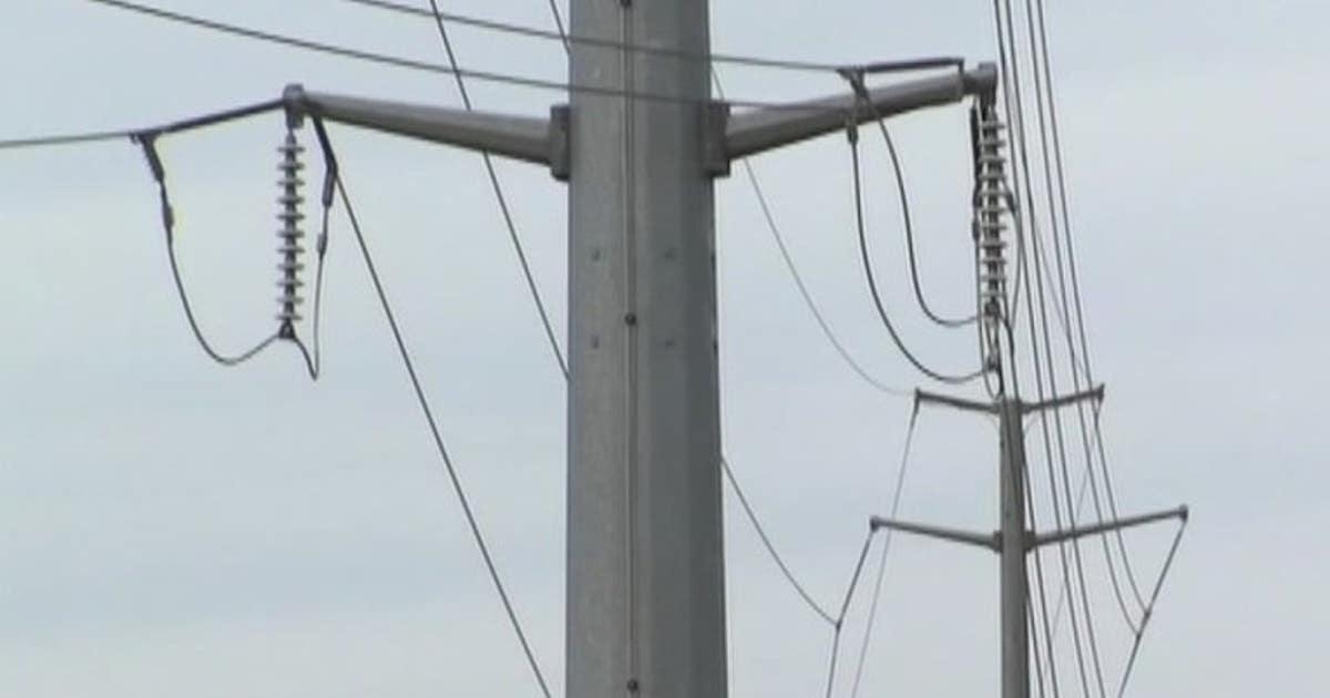 Bão Mùa Đông Texas: Hơn 50.000 Dân Mất Điện, Lưới Điện ERCOT Ổn Định 1 power lines