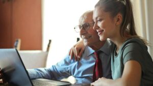 Chuyên gia công nghệ Kurt Knutsson chia sẻ 10 cách bảo vệ người cao niên khỏi lừa đảo qua email