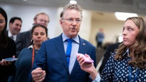 Thượng Nghị Sĩ Rand Paul: FBI Điều Tra Giáo Viên Công Giáo Không Liên Quan Đến Bạo Loạn 6/1 Là ‘Lạm Dụng’