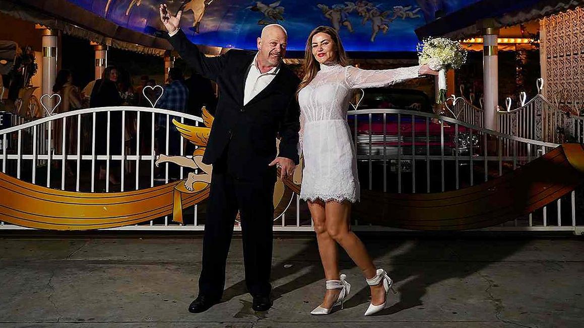 Sao 'Ngôi Sao Hoàn Hảo' Rick Harrison tiết lộ bí quyết sống hạnh phúc sau khi tái hôn ở tuổi 60 1 rick harrison angie wedding sharp 2